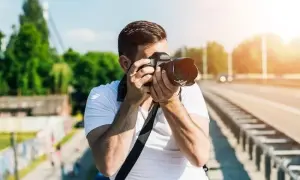 Czym zajmuje się fotograf? Od pasji do biznesu przewodnik eksperta