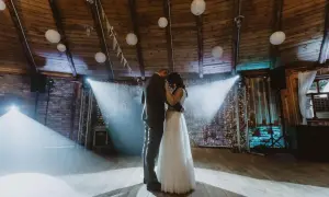 Fotograf czy kamerzysta na wesele? Jak podjąć najlepszą decyzję?