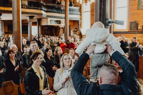 Cena fotografa na chrzest: Jak wybrać i nie przepłacić?