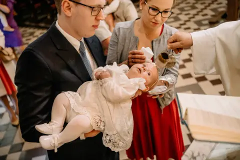 Fotograf na chrzciny: Cennik, pakiety i jak nie przepłacić?