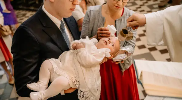 Fotograf na chrzciny: Cennik, pakiety i jak nie przepłacić?