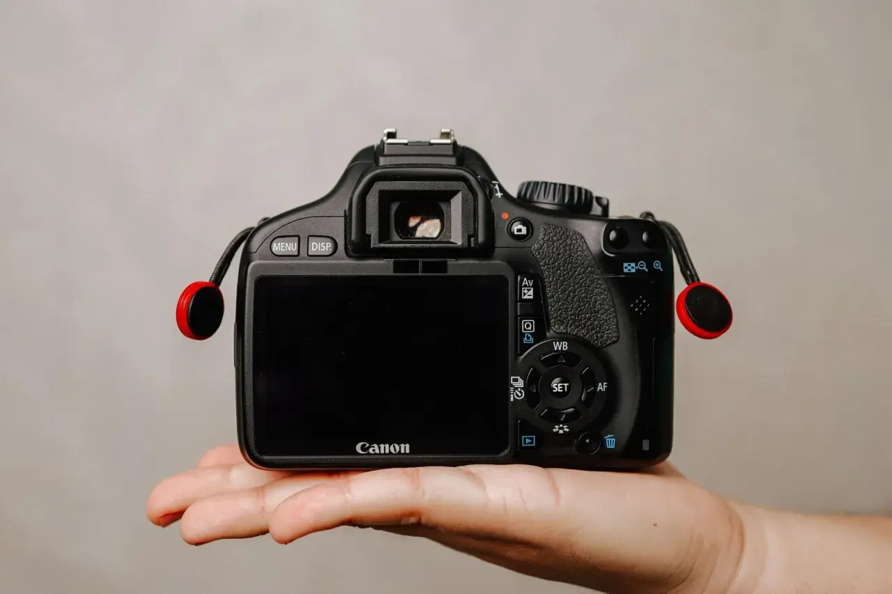 Lustrzanka Canon w 2026: Czy to sprzęt dla Ciebie? Przewodnik