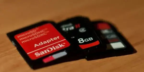 Jak bezpiecznie usuwać zdjęcia z karty pamięci? Poradnik krok po kroku